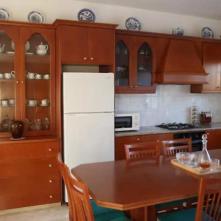 Arma Resort, 2-bed Cosy Lägenhet Tsadha