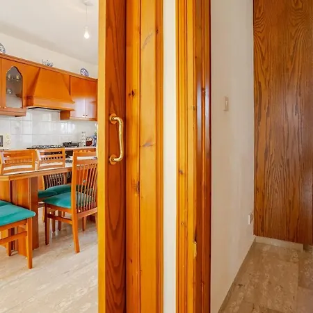 Arma Resort, 2-bed Cosy Lägenhet Tsadha